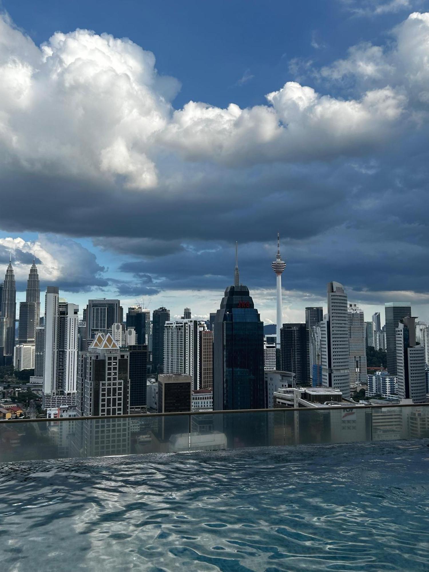 At Regalia Klcc View Sky Pool Homestay Kuala Lumpur
