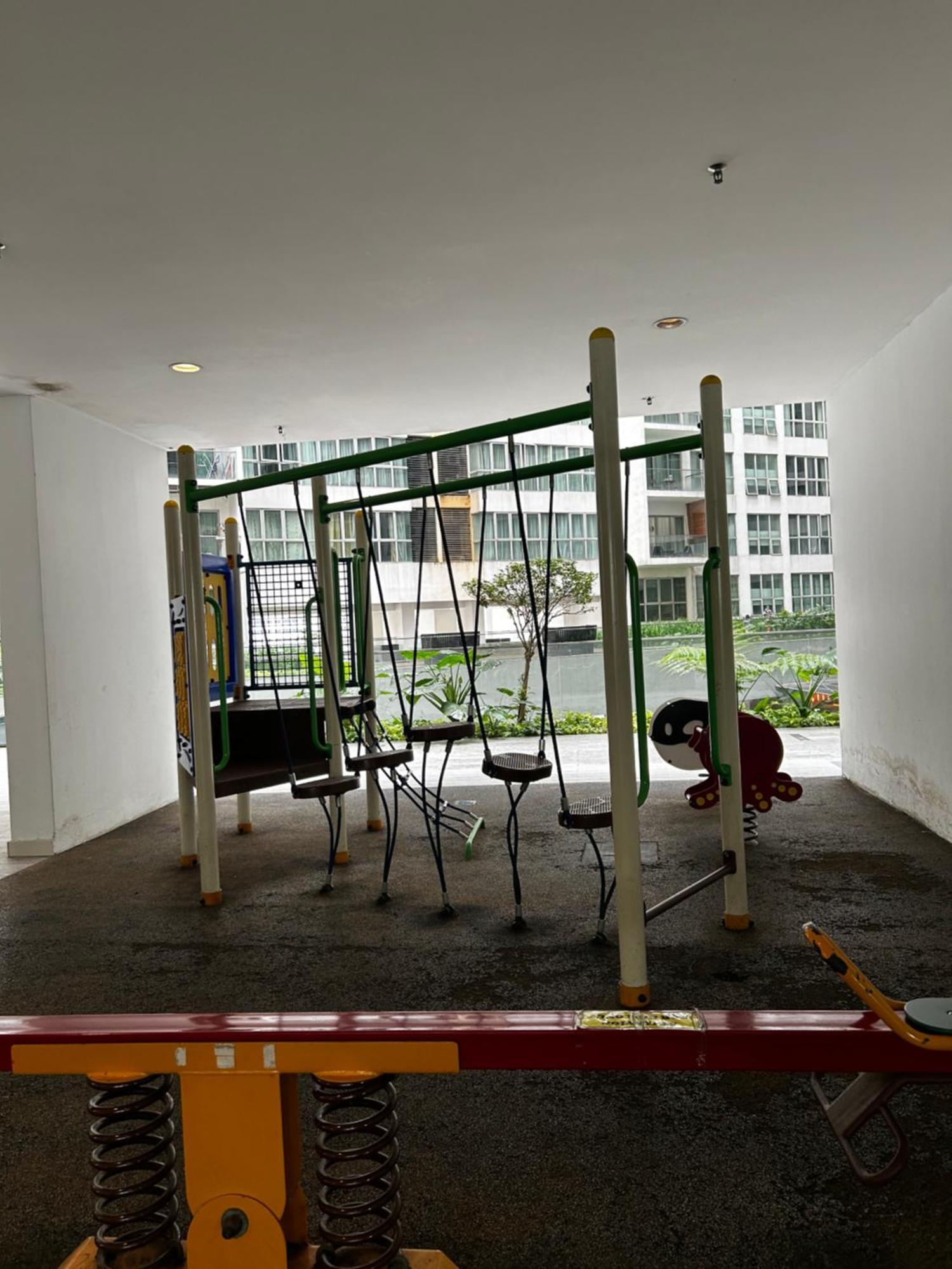 At Regalia Klcc View Sky Pool Homestay